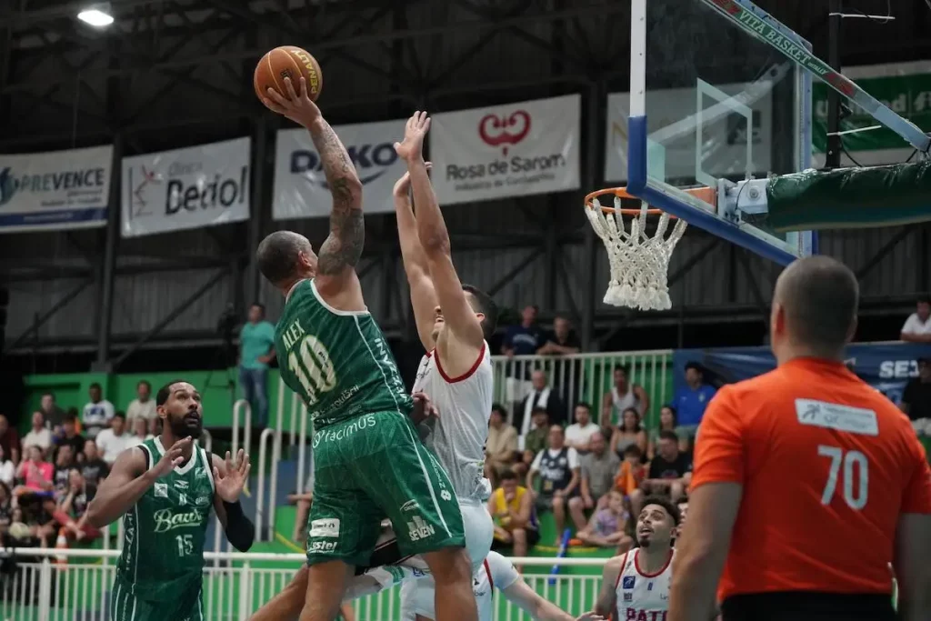 Bauru Basket supera Pato Basquete em jogo emocionante no NBB pato basquete x bauru