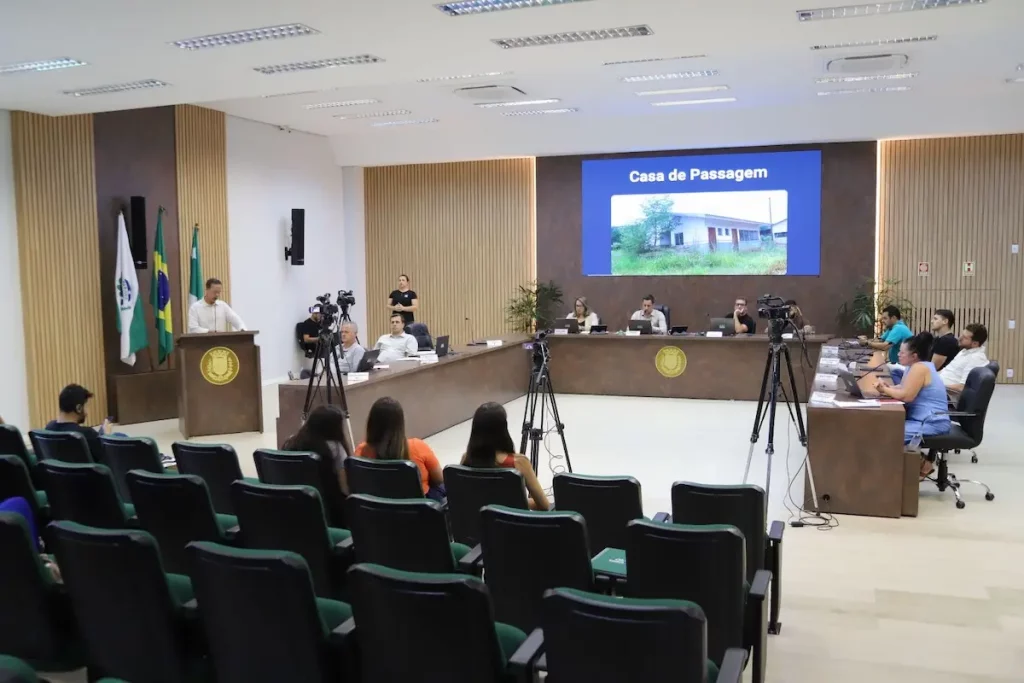 Secretário de Meio Ambiente debate causa animal na Câmara Municipal vicente michaliszn camara