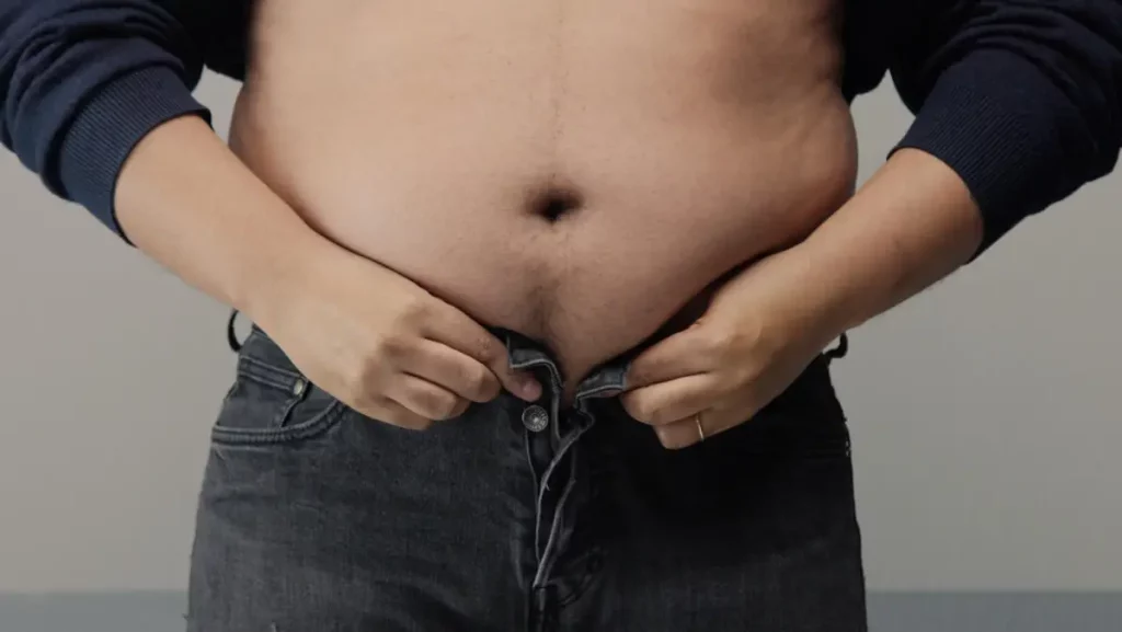 homem barriga gordura abdominal