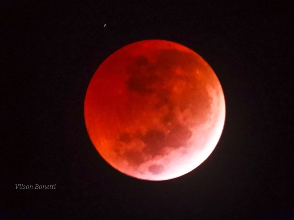 Eclipse Lunar por Vilson Bonetti