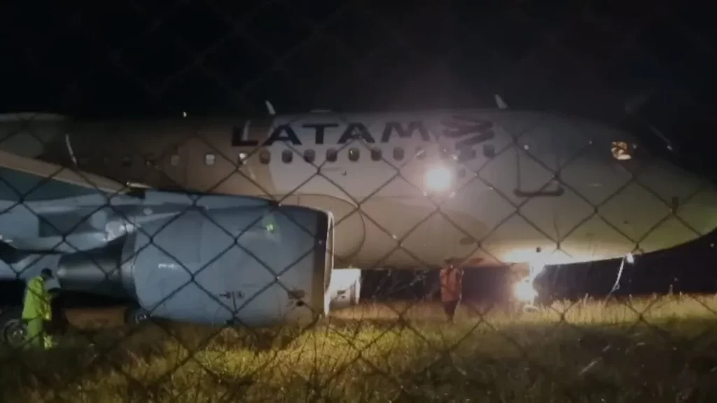 Avião sai da pista no Aeroporto de Chapecó Avião Chapecó