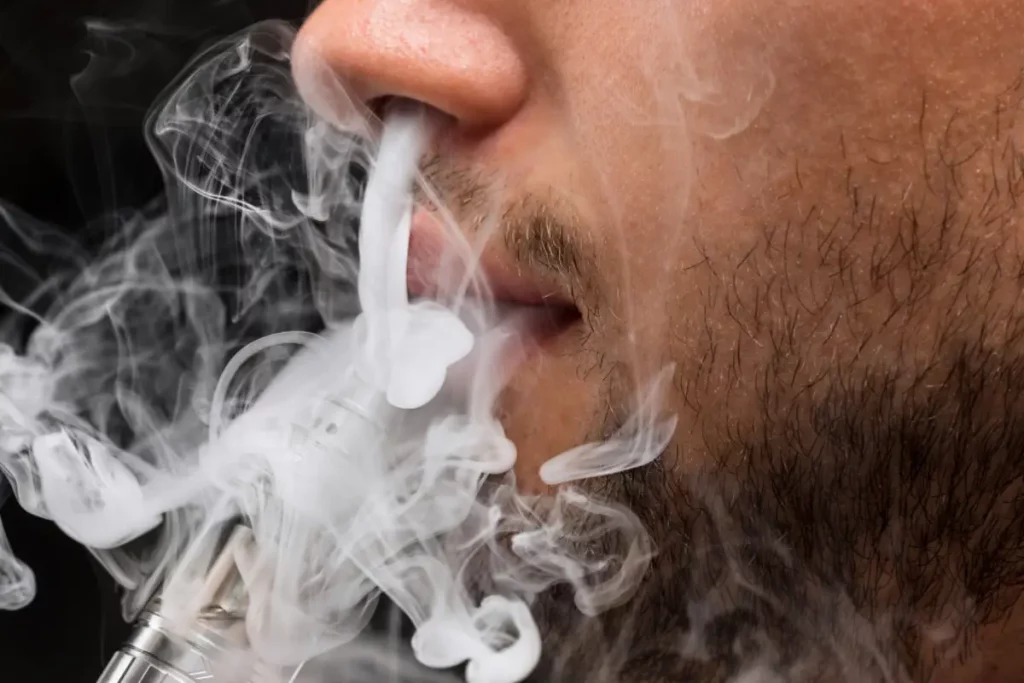 “Vape face”: como o cigarro eletrônico ajuda no envelhecimento da pele cigarro eletrônico
