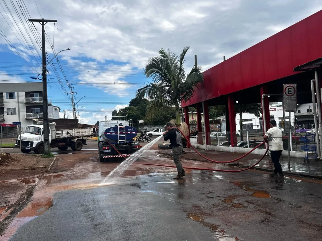 Temporal provoca alagamentos em Pato Branco e Prefeitura intensifica ações de emergência temporal