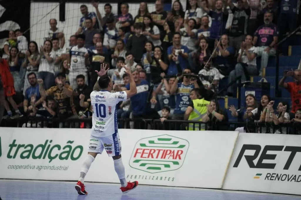 Pato Futsal goleia Acel/Chopinzinho e segue firme na Série Ouro 2025 ton pato futsal