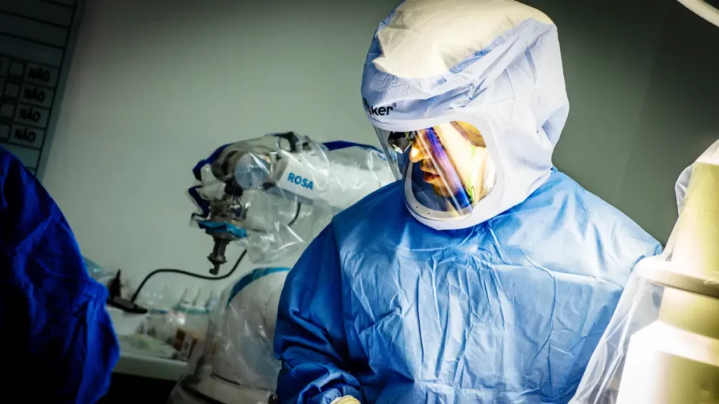 Primeira cirurgia robótica de quadril do interior do Paraná é realizada em Pato Branco cirurgia robótica