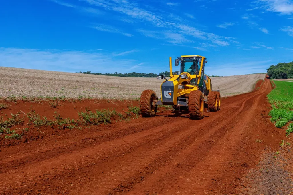 Patrulha Rural melhora 1.600 km de estradas em Pato Branco estradas rurais