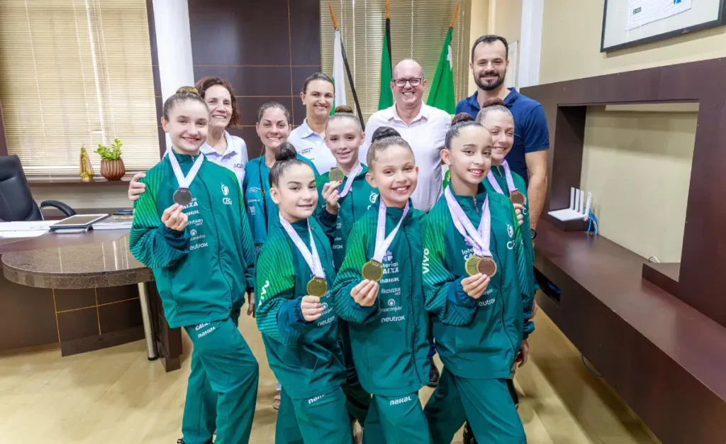Ginastas de Pato Branco destaque em Londres são recebidas pelo prefeito ginastas prefeitura