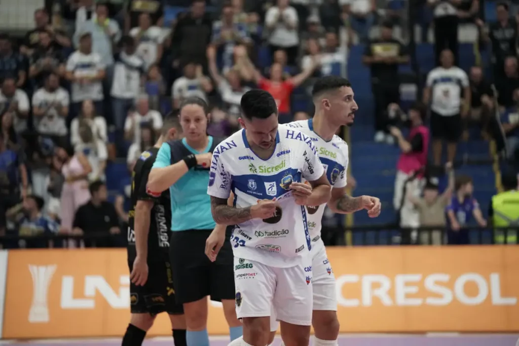 Pato Futsal vence o Praia Clube pela LNF 2025 pato futsal x praia clube