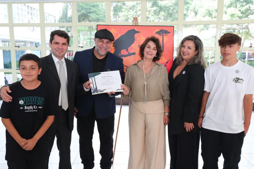 Exposição “Araucárias Vivas” de Toto Lopes chega a Assembleia toto lopes alep
