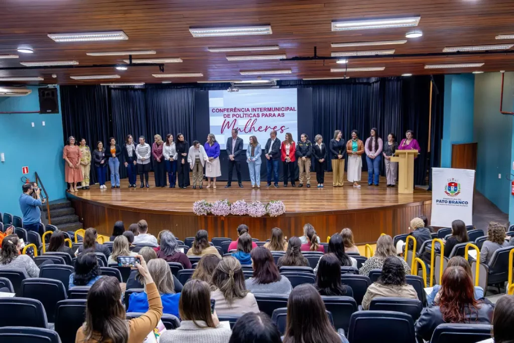 Pato Branco sediou 1ª Conferência Intermunicipal das Mulheres política para mulheres