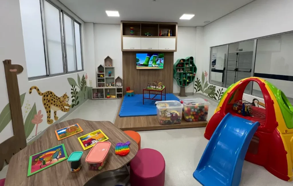 HGI inaugura brinquedoteca para crianças em Francisco Beltrão brinquedoteca hgi
