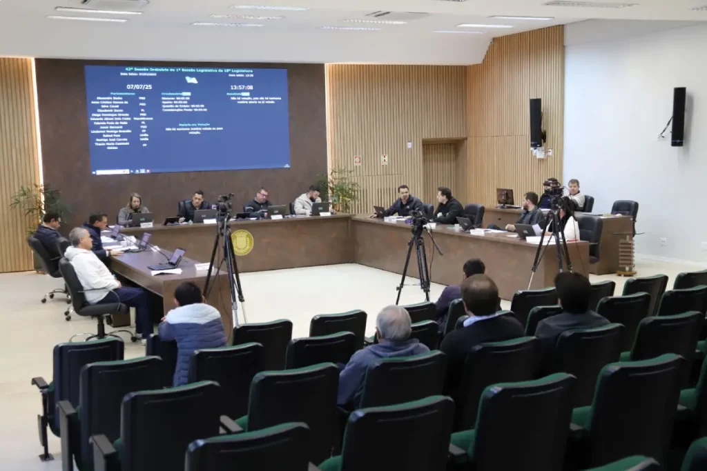Vereadores aprovam passe livre aos domingos em Pato Branco Vereadores Câmara PB
