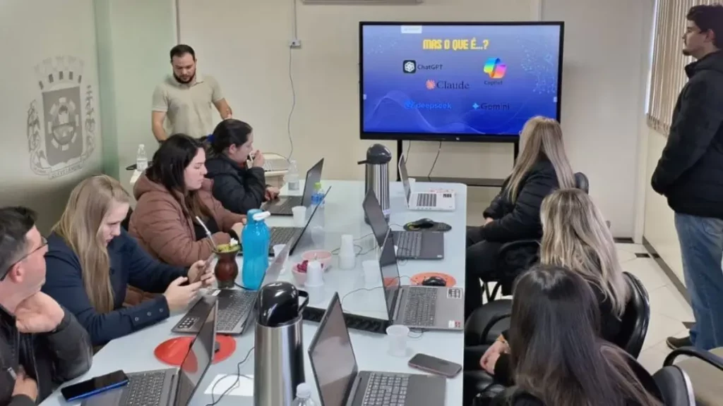 Secretários de Clevelândia fazem curso sobre uso ético da IA clevelândia capacitação IA