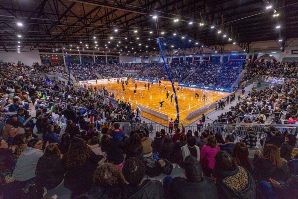 Arena Cláudio Petrycoski é inaugurada com vitória do Pato Futsal 18527ac4 A4f6 4a0d B5a6 7376351dd74a 1024x683