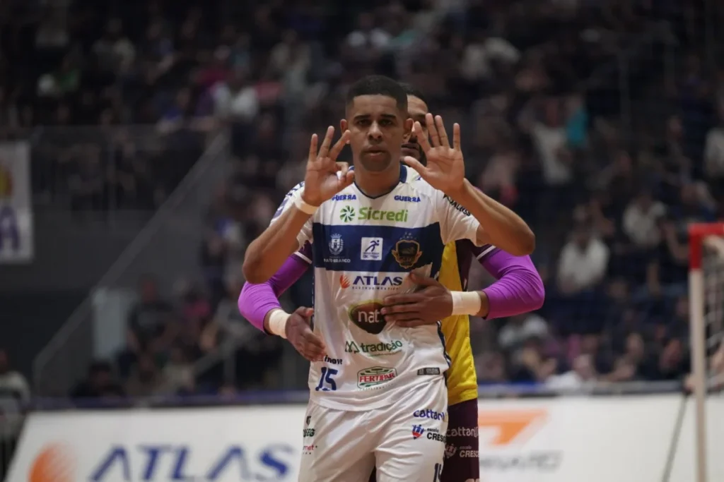 Pato Futsal vence São Lourenço, primeira goleada na nova arena Pato Futsal São Lourenço