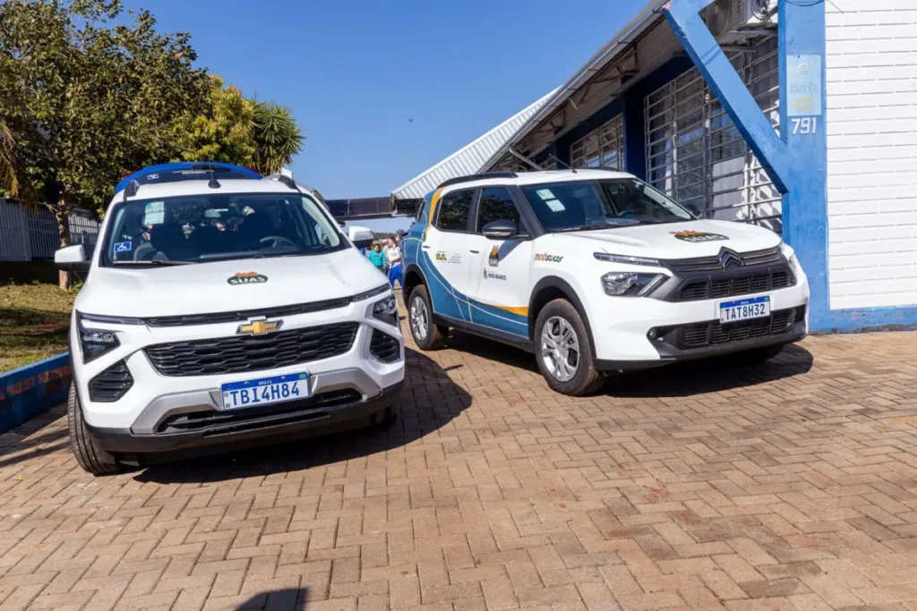 Prefeitura entrega veículos para APAEs de Pato Branco Veículos Apae