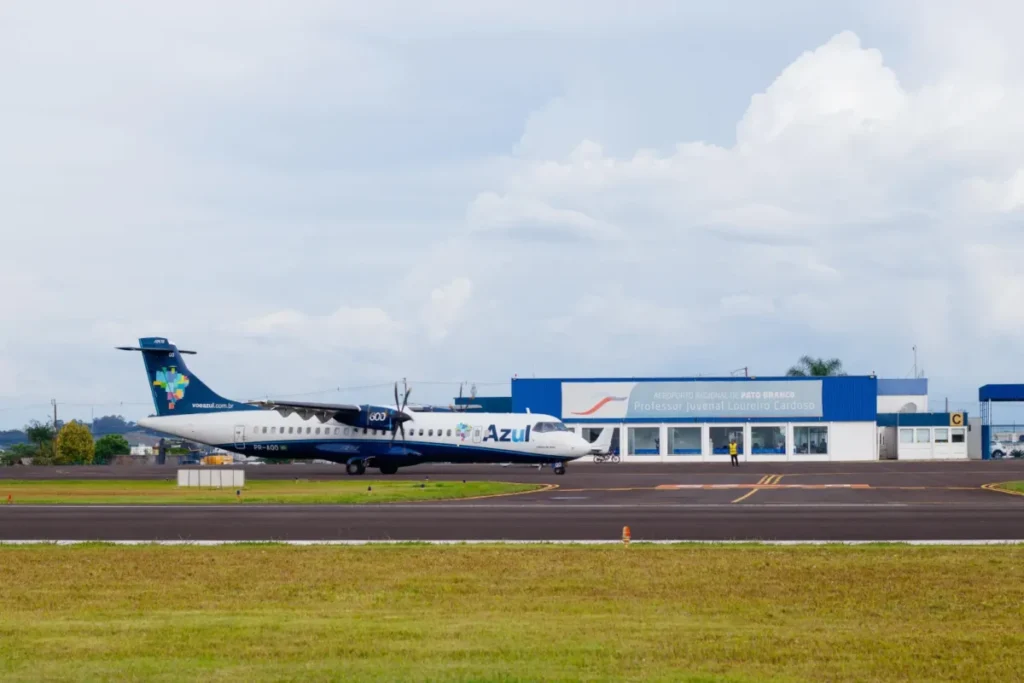 Aeroporto de Pato Branco recebe dois voos da Azul neste sábado aeroporto de Pato Branco aeronave atr-72 600 azul linhas aéreas