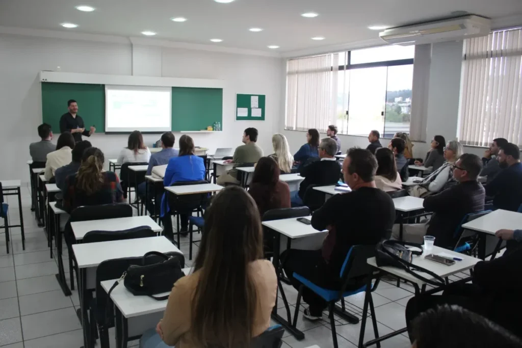 TCE e Amsop capacitam servidores para prestação de contas amsop tce capacitação servidores