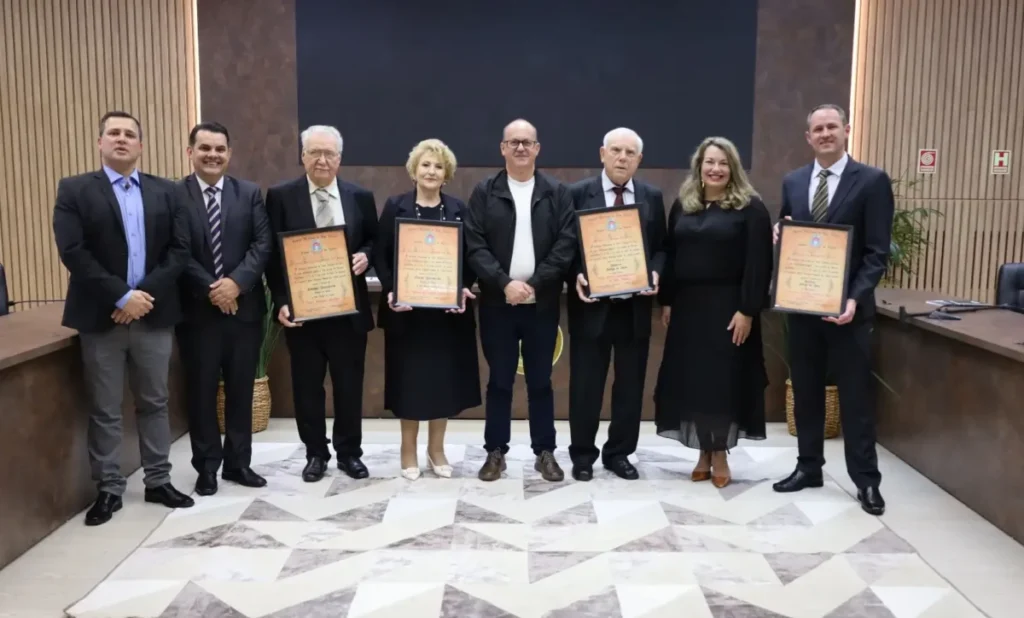 Câmara de Pato Branco homenageia cidadãos e empresas pelo apoio aos idosos apoio idosos câmara pato branco