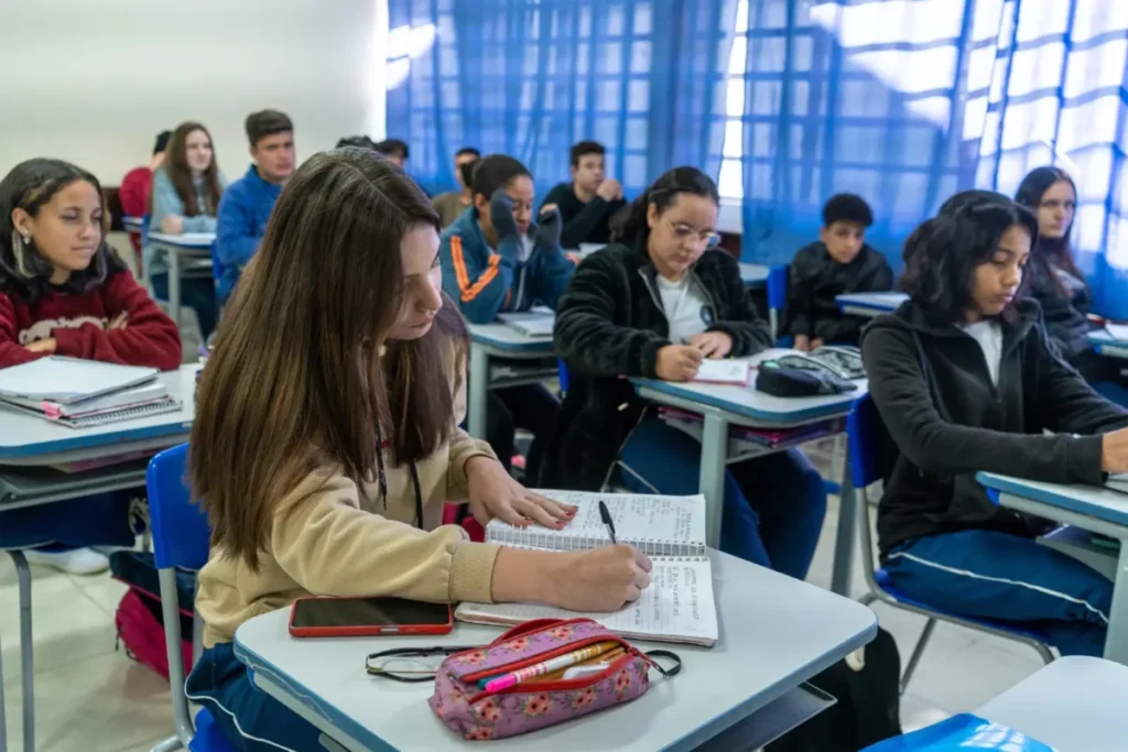 Paraná tem sete escolas entre as melhores do Enem 2024 escolas estaduais