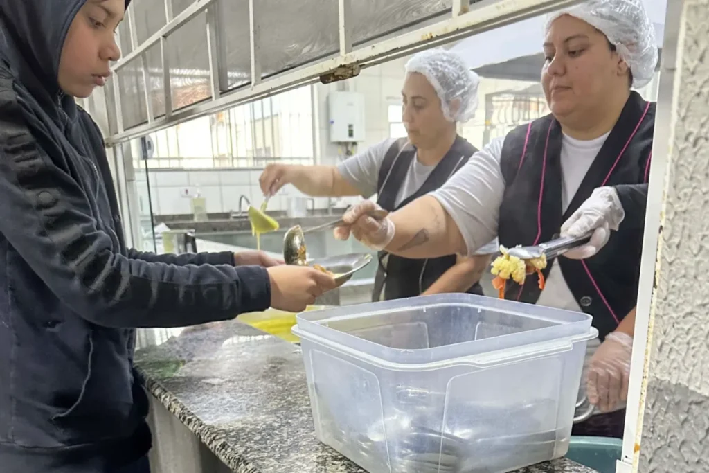 Paraná oferce curso de aperfeiçoamento para merendeiras merendeiras