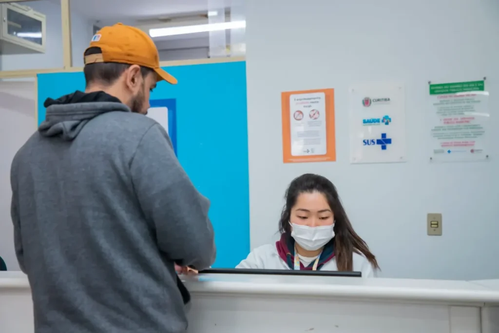 Seis unidades de saúde de Curitiba abrem neste sábado (16) para vacinação posto de saúde Curitiba