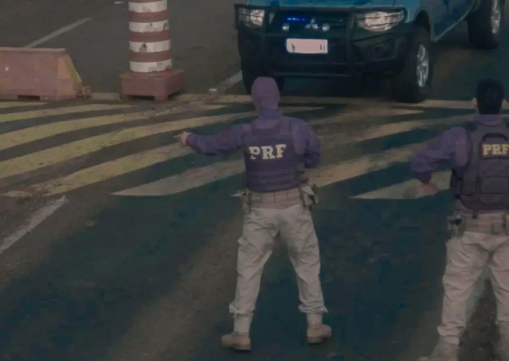 PRF apreende 150kg de cocaína em viatura falsa da Receita Federal viatura falsa