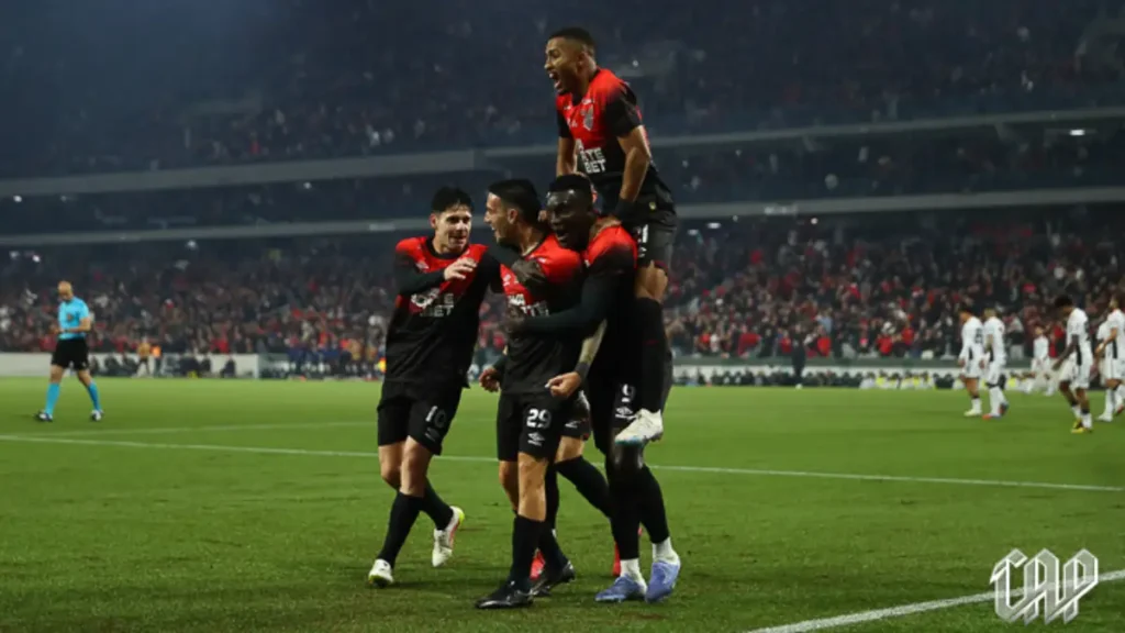 Athletico vence Operário e chega à 7ª vitória seguida na Série B athletico operário