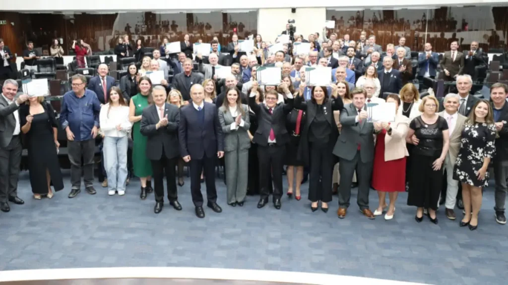 Alep homenageia imobiliárias destaque no Paraná Alep imobiliárias