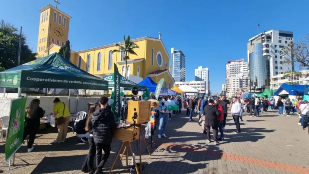 Cooperativas celebram Dia C com ações solidárias em Pato Branco Dia C de Cooperar Pato Branco