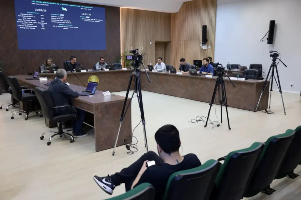 Câmara de Pato Branco aprova relatório da CEI da Causa Animal câmara pato branco