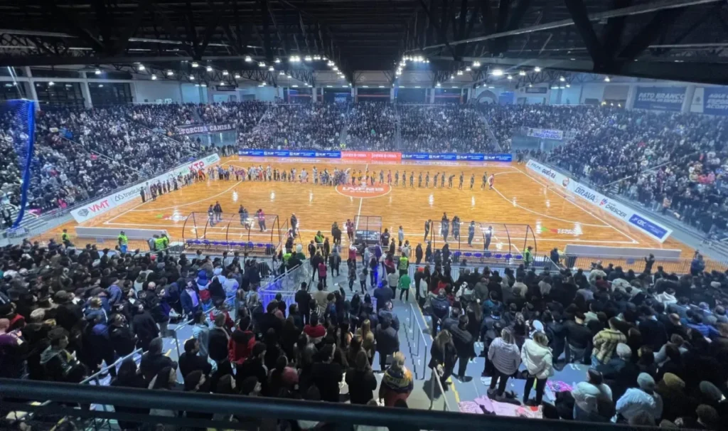Oitavas da LNF: ingressos para Pato Futsal x Campo Mourão já disponíveis Pato Futsal Arena Cláudio Petrycoski