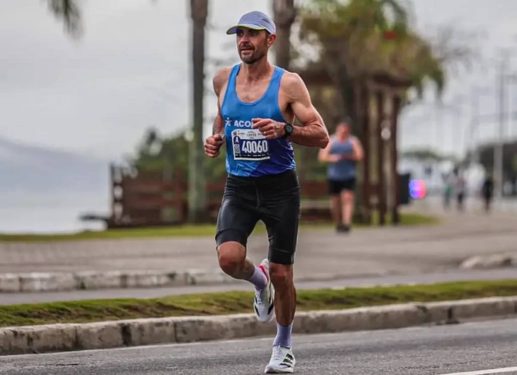 Paulo Tumelero faz história na Maratona Internacional de Florianópolis Paulo Tumelero