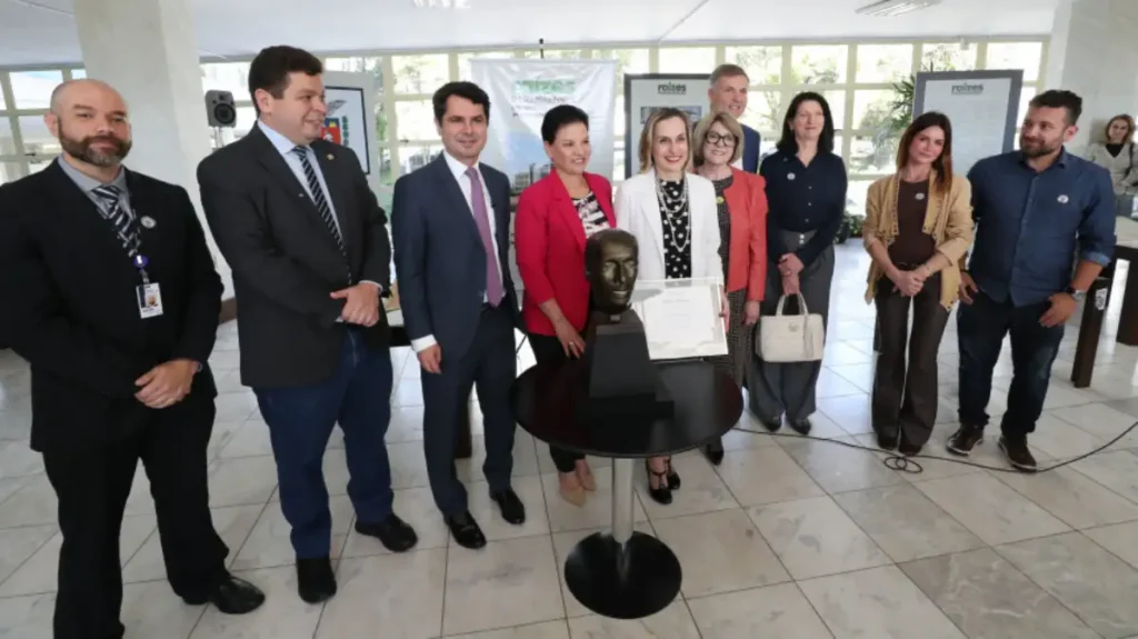 Assembleia do Paraná celebra 171 anos com exposição histórica assembleia 171 anos
