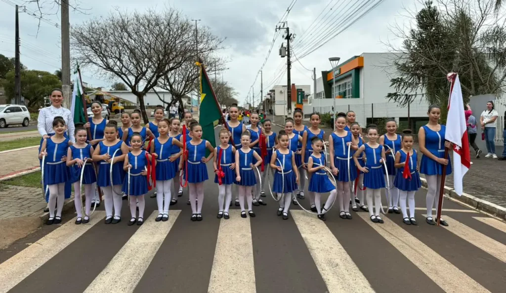 Balizas de Vitorino emocionam no Desfile da Independência baliza vitorino 2025