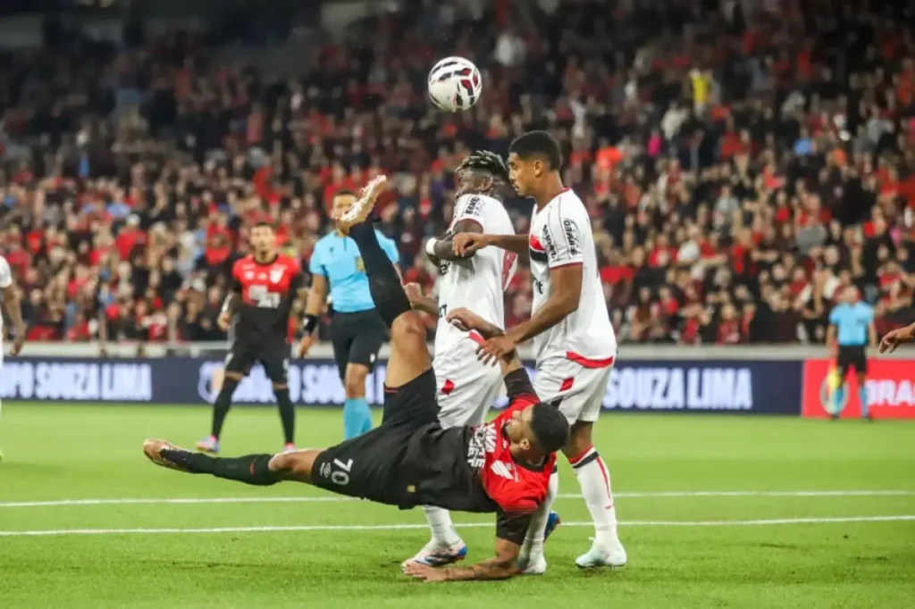 Athletico vence Botafogo-SP e segue na briga pelo acesso na Série B botafogo-sp x athletico