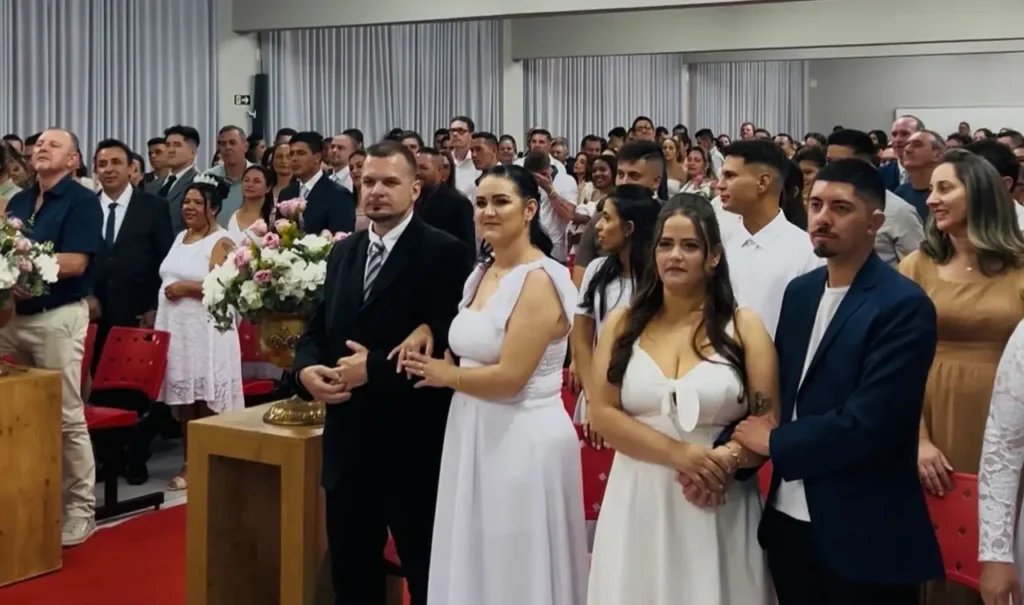 Casamento coletivo oficializa união de 130 casais em Beltrão casamento coletivo francisco beltrão