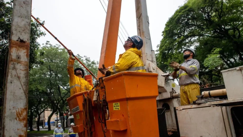 Temporal deixa milhares sem energia no Sudoeste do Paraná copel
