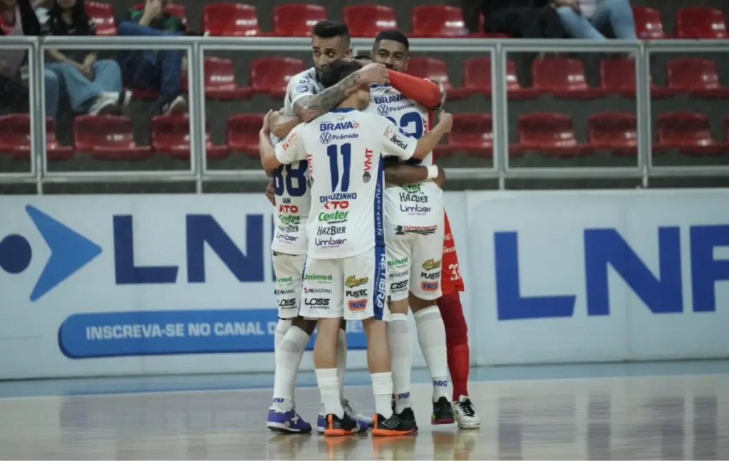 Pato vence Esporte Futuro fora de casa e sobe na tabela da LNF esporte futuro xpato futsal