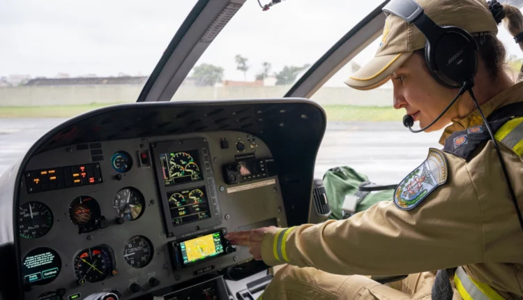 helicópetro bombeiros mulher piloto