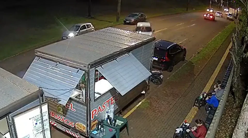 Motorista embriagado provoca acidente e é preso em Cascavel, veja vídeo motorista embriagado