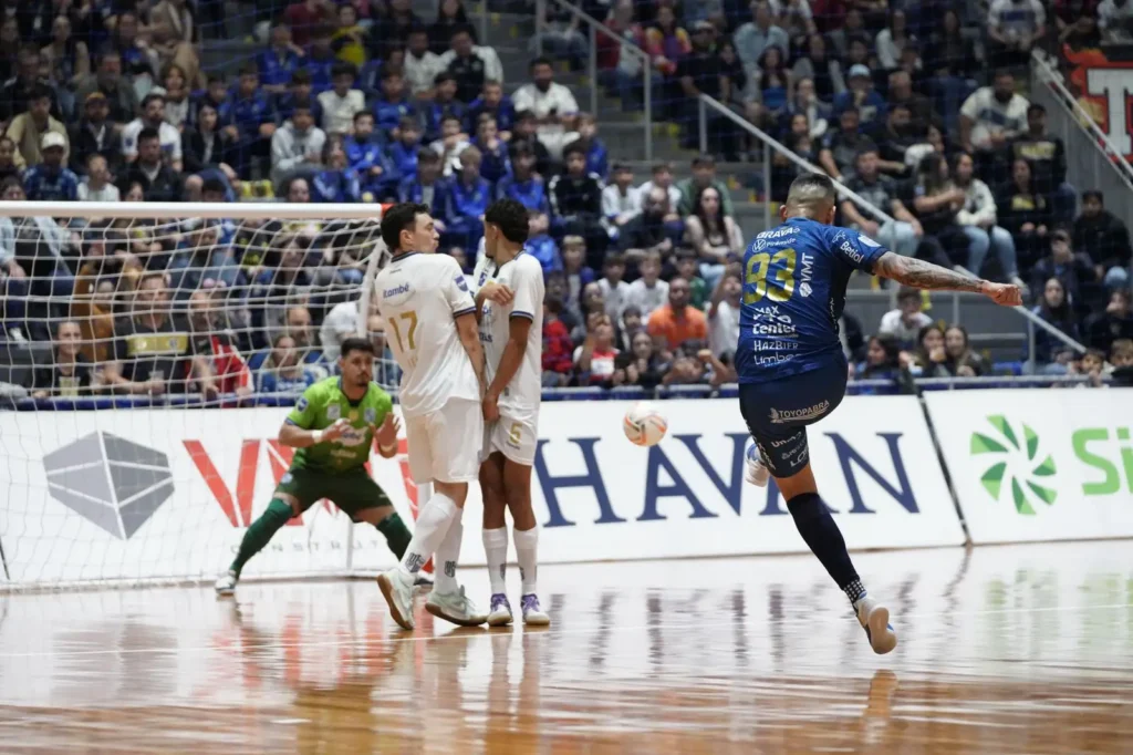 Pato Futsal vence Minas e entra no G8 da LNF pato futsal x minas tenis