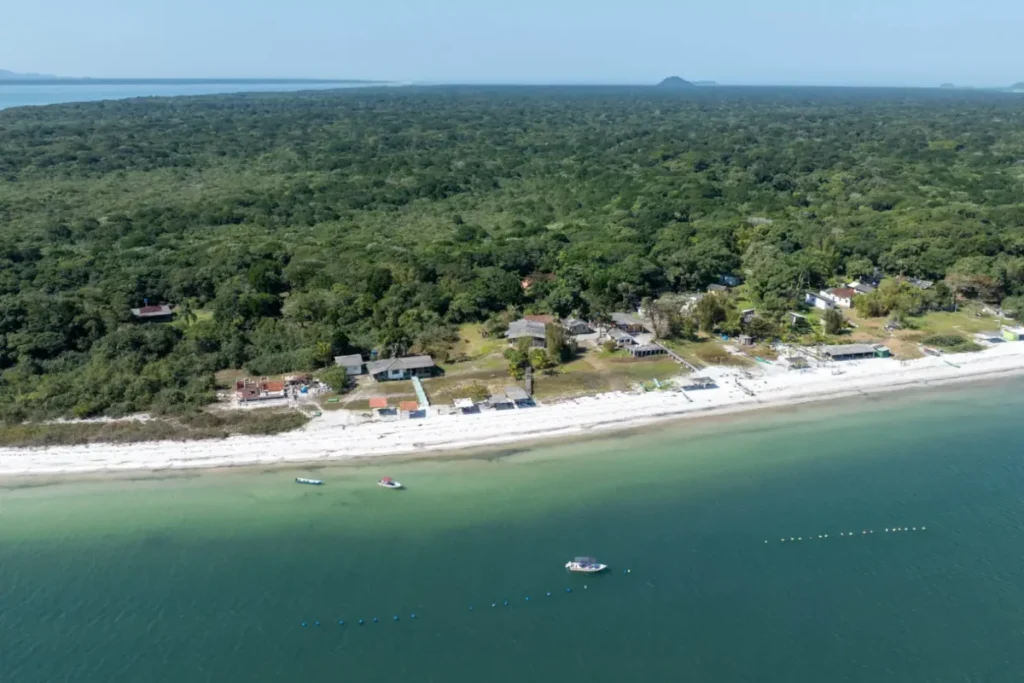 Copel investe R$ 20 milhões em energia solar para comunidades do litoral do Paraná ponta oeste ilha do mel