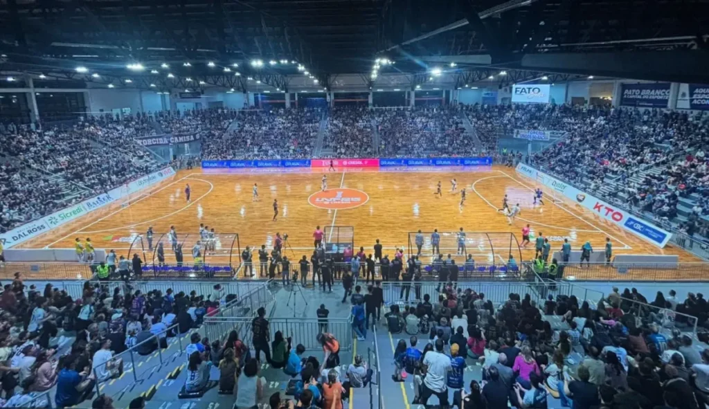 Ingressos à venda para semifinal Clássico das Penas arena cláudio petrycoski