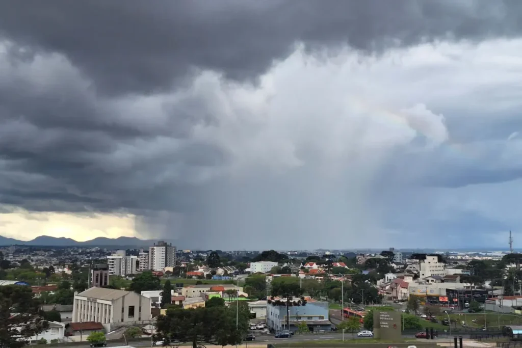 Paraná tem mês de outubro com mais frio e chuva chuva simepar