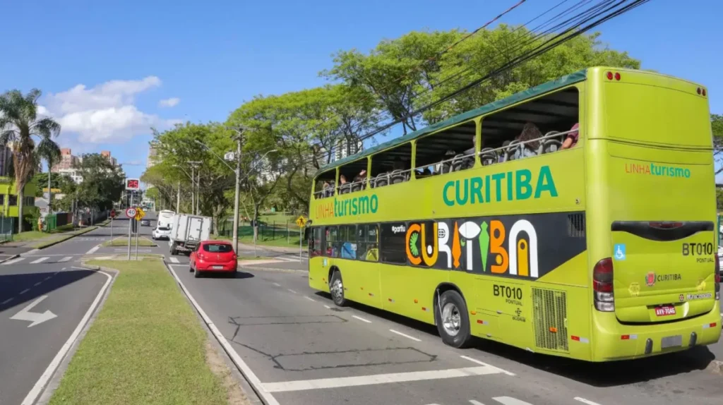 Curitiba se reinventa e lança marca que convida o mundo a viver a cidade curitiba linha turismo