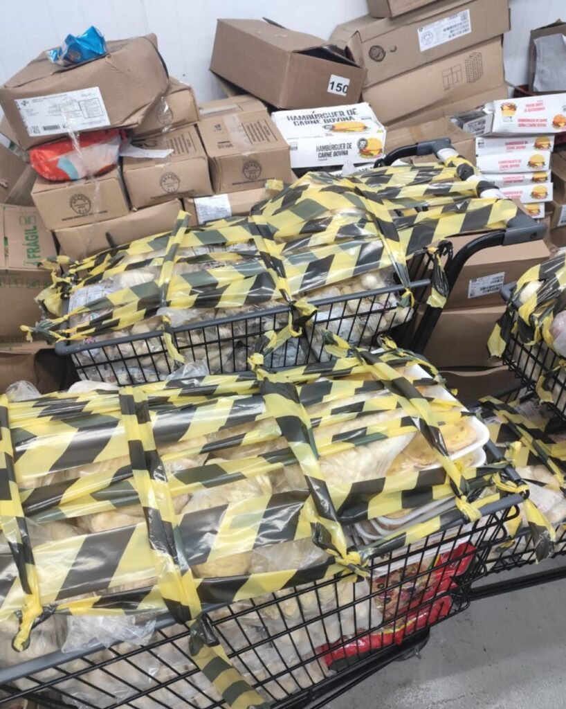 Vigilância Sanitária autua supermercado por irregularidades graves img 20251028 wa0063