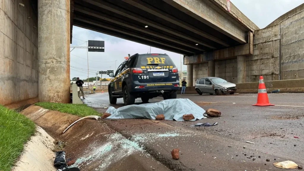 Motorista morre após fuga da PRF e acidente em Cascavel acidente cascavel