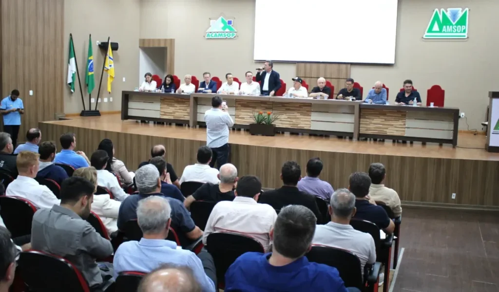 Municípios do Sudoeste recebem R$ 171 milhões em máquinas amsop entrega equipamentos