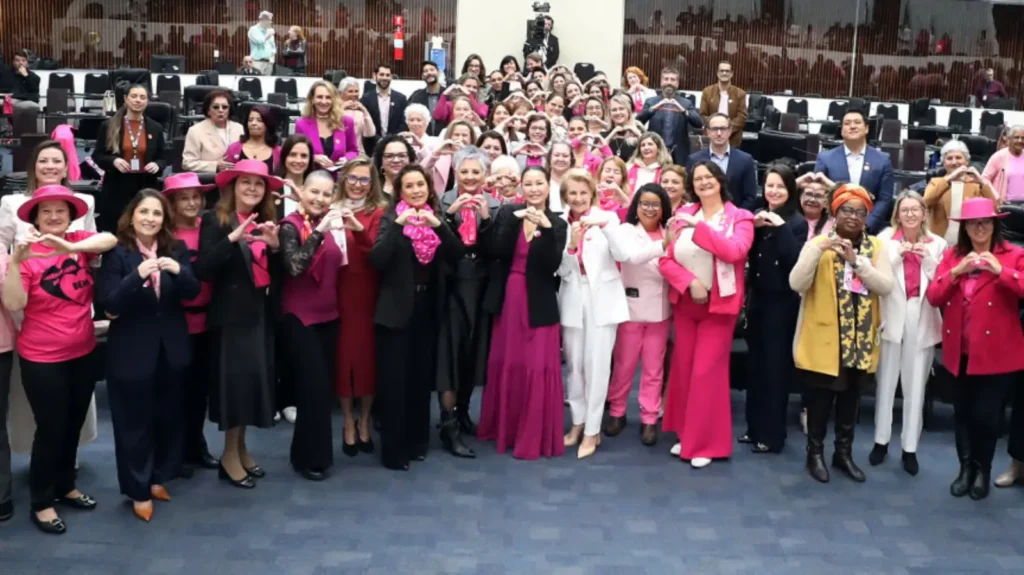 Assembleia abre Outubro Rosa com homenagens e depoimentos assembleia sessão solene outubro rosa